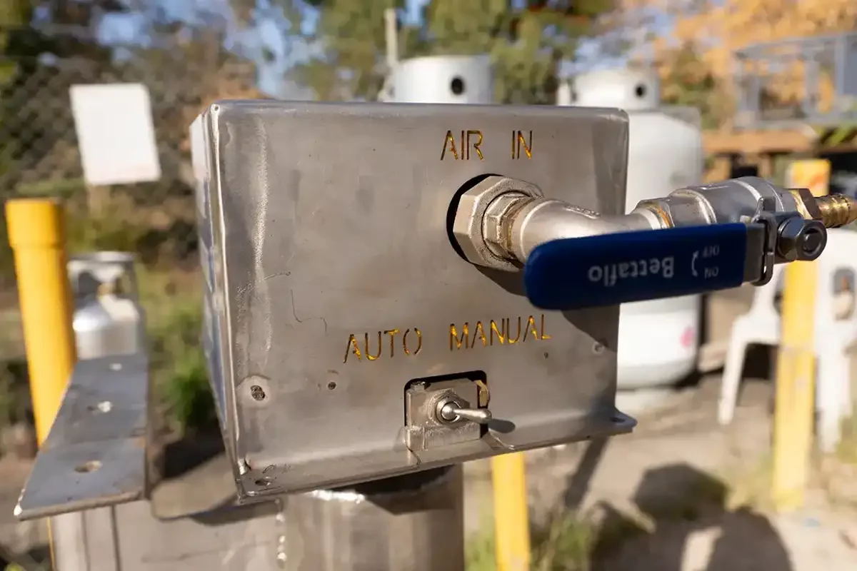 Dowdens Pneumatic Level Control Valve